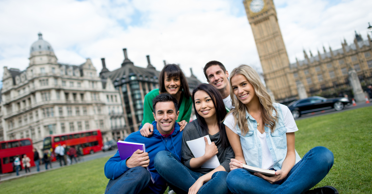 A Guide to Making Friends While Studying Abroad